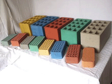 Фото вибропрессованных кирпичей и блоков цветных